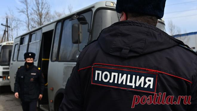 Женщину, бросившую младенца в подъезде, поймали в Татарстане. В Татарстане поймали 55-летнюю женщину, которая бросила младенца в подъезде. Об этом сообщает ГУ МВД России по региону. Полицейские установили и задержали 55-летнюю иностранку, которая бросила ребенка. Женщина пояснила, что младенец ...