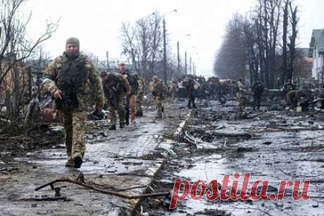 В Польше усомнились в достоверности данных о событиях в Буче. Депутат сейма Польши, лидер коалиции евроскептиков и националистов «Конфедерация» Януш Корвин-Микке усомнился в достоверности данных о событиях в Буче, распространенных украинскими и западными СМИ. Депутат обратил внимание на то, что дома на фотографиях с погибшими гражданами почти не пострадали.