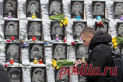 Адвокат Януковича прокомментировал заочное расследование убийств на Евромайдане. Адвокат бывшего главы Украины Виктора Януковича Виталий Сердюк прокомментировал решение суда о проведении заочного расследования в отношении экс-президента по делу об убийствах протестующих на Евромайдане. Он заявил, что власть занимается пиаром накануне Дня независимости и идет по стопам Петра Порошенко.