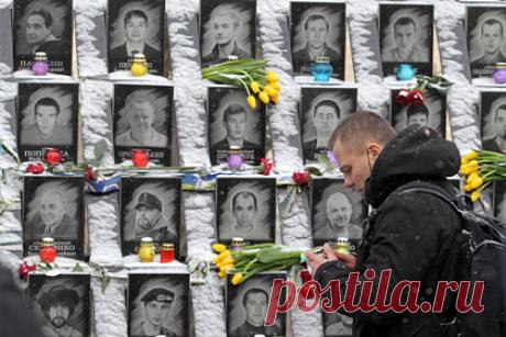 Адвокат Януковича прокомментировал заочное расследование убийств на Евромайдане. Адвокат бывшего главы Украины Виктора Януковича Виталий Сердюк прокомментировал решение суда о проведении заочного расследования в отношении экс-президента по делу об убийствах протестующих на Евромайдане. Он заявил, что власть занимается пиаром накануне Дня независимости и идет по стопам Петра Порошенко.