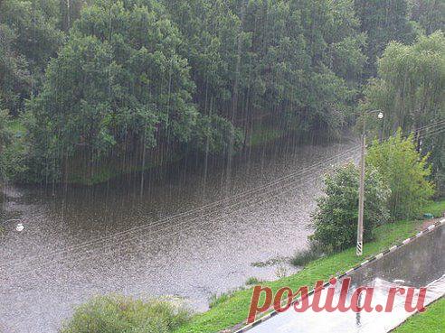 У нас на Урале вообще лето тёплое...можно в расстёгнутом пуховике ходить!!!)