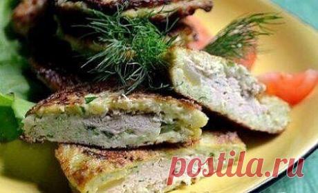 ​Кабачковые беляши с курицей
на 100грамм - 59.92 ккал Б/Ж/У - 4.41/0.86/8.18

Ингредиенты:
Куриное филе - 170 г
Кабачок - 1 шт
Картофель - 1 шт
Чеснок - 6 г
Яйца - 1 шт
Манная крупа - 3 ст. л
Разрыхлитель - 1/2 ч. л
Зелень - по вкусу
Соль, перец - по вкусу

Приготовление:
Куриное филе измельчаем в фарш. Добавляем мелко порезанную зелень и чеснок, солим, перчим. Перемешиваем. Вареный картофель и кабачок трем на мелкой терке. Добавляем яйцо, манную крупу, мелко порезанную зе...