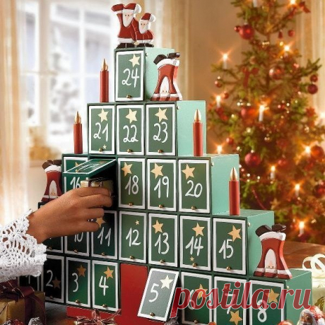 ✨ 🎄✨ ДЕКАБРЬСКИЙ КАЛЕНДАРЬ. ИДЕИ ВЕСЕЛЫХ ИНТЕРЕСНЫХ ДЕЛ ДЛЯ ДОШКОЛЬНИКОВ НАКАНУНЕ НОВОГО ГОДА. 13 декабря - выбираем лучшие семейные фотографии, приклеиваем их на обратную сторону марки, пишем новогодние поздравления и отправляем родственникам по почте. 14 декабря - Мастерим открытку для Деда Мороза. Малышу понадобиться губка, зеленая краска и трафарет елочки. 15 декабря - Пишем поздравительное письмо Деду Морозу и торжественно идем на почту отправлять письмо. 16 декабря - Делаем открытку из…