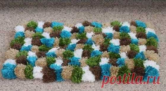 Коврик из помпонов