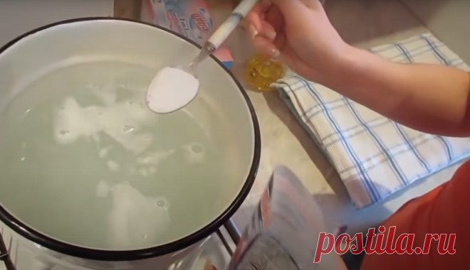 Отстирываем скатерти от любых пятен после застолья вот уже 4 года. 