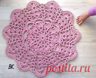 Оригинальные коврики из шнура.