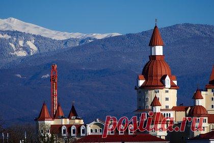 Россиянам назвали самые необычные отели для отдыха с детьми. Эксперты сервиса бронирования отелей «Отелло» и геосервиса 2ГИС назвали самые необычные отели для отдыха с детьми летом. Так, для любителей футбола в центре Казани на стадионе «Ак Барс Арена» расположился уникальный отель People Stadium Hotel. С балконов номеров россияне могут следить за главными матчами страны.