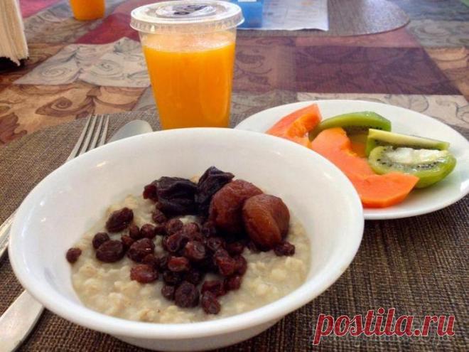 Идеальная пара: 10 самых полезных сочетаний привычных продуктов Согласитесь, все мы любим покушать и чем вкуснее еда, тем естественно лучше. Но наверняка мало кто знает, что от правильности сочетания продуктов в блюде зависит и его вкус, который может быть испорче...