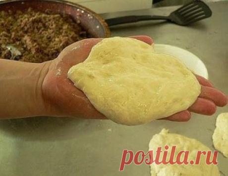 Знаменитые ливерные пирожки из жидкого теста. 
Именно этими пирожками славится город Орск в Оренбургской области. В Орске их называют «Старогородскими» , а за его пределами именно «орскими». 
Да вы наверняка вспомните сейчас пирожки, что в советские годы продавались на рынках из больших металлических термосов. Лепила такие пирожки машина, получались они идеальной цилиндрической формы. О тех рыночных пирожках остался анекдот: «Если вы съели пирожок и не обнаружили в нем начинки – знайте, он был