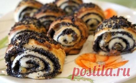 булочки с маком из слоенного теста.