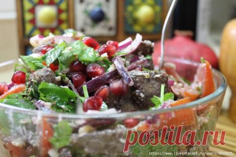 Грузинский салат с куриной печенью - это очень вкусно! И добавить тут нечего!