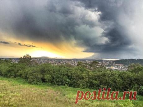 Суперячейка в Нову-Амбургу вчера вечером (штат Риу-Гранди-ду-Сул, Бразилия). / Социальная погода