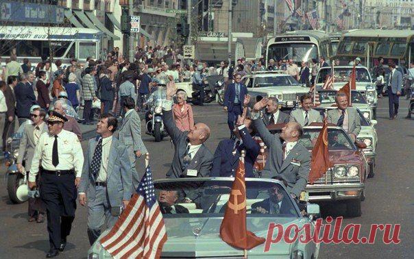Советские космонавты в США, 1975 год. / Историческая справка