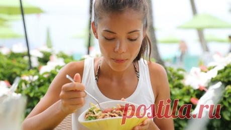 Как снизить аппетит, с помощью гормонов От равновесия гормональной системы зависит наше самочувствие и общее состояние здоровья, более того, гормоны способны влиять и на наш внешний вид, провоцируя набор лишнего веса, откладывание жира и вызывая рост аппетита. Их дисбаланс приводит к тому, что нас практически никогда не покидает чувство голода, всегда хочется чего-нибудь пожевать и чем-то перекусить. Однако особенно важно то, что нам под силу их приструнить и заставить раб...