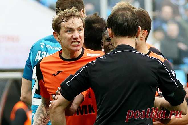 Ярость Павлюченко, Луческу ремонтирует газон. Фото с матча «Зенит» — «Урал» - Чемпионат