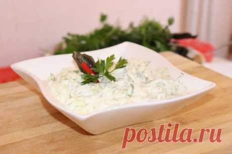 Легкий Летний Вкусный Салат из Кабачков - На Кухне Из простых, но очень вкусных рецептов сегодня представляем минутный салат из кабачков. Он освежает как окрошка и очень будет кстати для дополнения мясных блюд. И так, что нам...