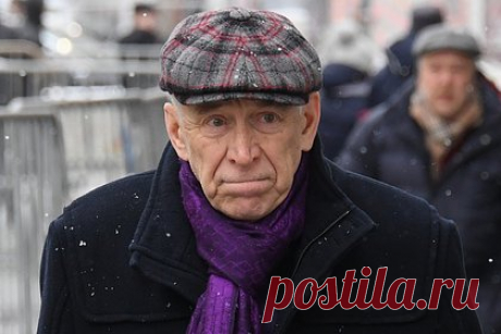 Народный артист Пашутин резко осудил покинувших Россию соотечественников. Актер театра и кино Александр Пашутин осудил поведение покинувших Россию артистов. Народный артист РФ заявил, что ему искренне неприятно говорить о людях, которые публично заявляли о своем стыде за то, что они из России. По мнению Пашутина, таким людям, как Андрей Макаревич и Чулпан Хаматова не присуще чувство стыда.