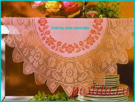 КРУГЛАЯ САЛФЕТКА С ЦВЕТОЧНОЙ ФИЛЕЙНОЙ КАЙМОЙ