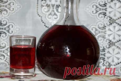 Готовим вкусные наливки из старого варенья