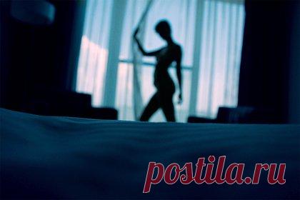 Девушка пожаловалась на появившийся после ухода за больным партнером секс-фетиш. Бывшая порнозвезда Джессика Стоядинович, известная под псевдонимом Стоя (Stoya), дала совет 29-летней девушке, которая пожаловалась на внезапно появившийся фетиш на больных людей. Стоя отметила, что девушку может заводить власть, роль заботящегося человека, страх потери.