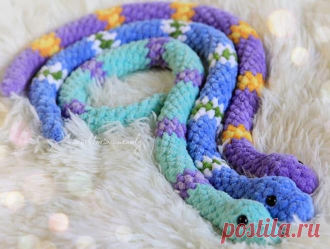 Змейка с полосками крючком. Амигуруми схемы и описания. Автор: Виктория Тайшина | IRINELY.ART
