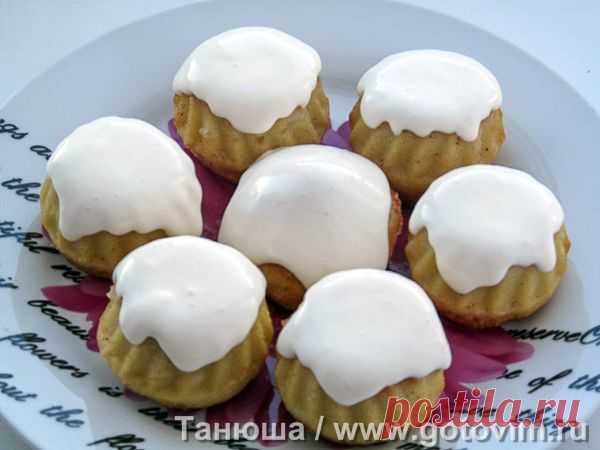 Саварен (сабарина). Рецепт с фото Саварен - мягкий дрожжевой пирог, пропитанный сахарным сиропом, назван в честь сочинившего его французского кулинара Брийя-Саварена, Это, пожалуй, один из самых популярных его рецептов. Саварен, история которого насчитывает более 150 лет, переживает второе рождение. Классический саварен пекут в большой форме в виде кольца, с отверстием посередине, щедро пропитывают сиропом с ромом и пряностями и подают, украсив взбитыми сливками, ягодами и...