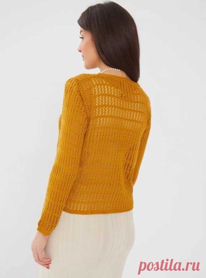 Золотисто-желтый джемпер с легким узором
Схема узора - Вязание LenkomKnit
Раппорт узора - 4 петли (плюс петля для симметрии) и 18 рядов. 

Узор вяжется на фоне лицевой глади за исключением ряда 16. 

В этом изнаночном ряду все петли вяжутся лицевыми, а с лицевой стороны получается один ряд изнаночных петель.