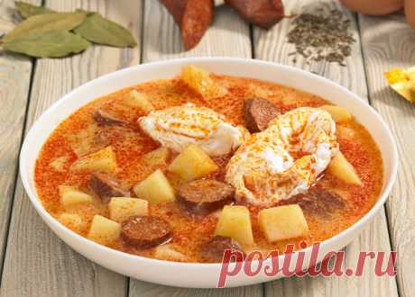Картофельный суп с колбасой и яйцами
Отличный рецепт ароматного супа с картошкой, копченой колбасой и куриными яйцами.