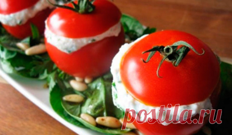 Вкусные аппетитные помидоры фаршированные творогом и чесноком, запеченные в духовке: простой и доступный рецепт - приготовьте для своих родных!