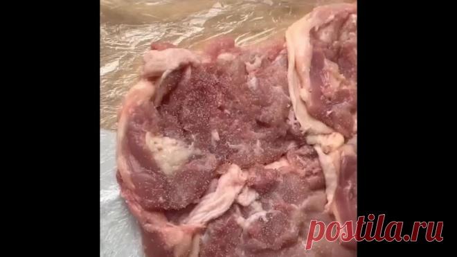 Куриный рулет

Ингредиенты:

 Куриное бедро с кожей - 570 гр. (вес уже без костей)
 Желатин - 30 гр.
Показать ещё