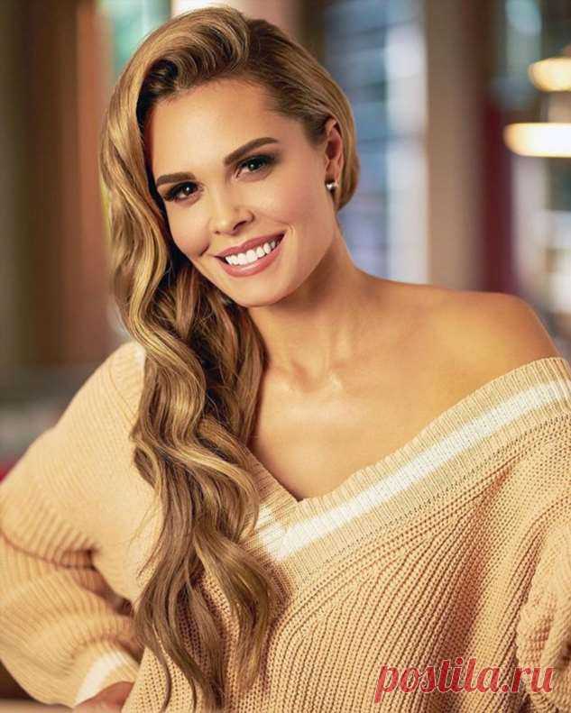 Мария Горбань продлила декольте до талии и показала соблазнительную грудь . Милая Я