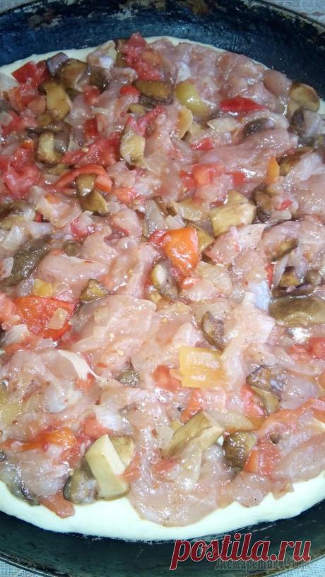 Пирог-пицца с лесными грибами и куриным мясом
