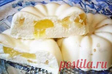 "ВКУСНЫЙ" СПОСОБ ИСПОЛЬЗОВАНИЯ ЖЕЛАТИНА ДЛЯ ЗДОРОВЬЯ
Многие слышали о пользе желатина для суставов. Есть куча способов его применения. А я вам расскажу о "вкусном" способе.
1. Развожу желатин (2 ст. Ложки) в небольшом количестве жидкости. Здесь есть варианты - молоко с чаем (вкус крем-брюле), в соке любом с водой, в молоке, в кофе с молоком (кофейный), в какао (вкус шоколада). Здесь только ваша фантазия.
2. В миску кладу творог или сметану, творожную массу. Туда добавляю любые фрукты (бананы,