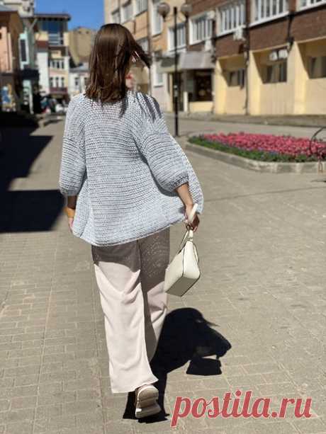 Описание кардигана 
Обещала - выполняю)))
____
Кардиган связан крючком, пряжа Papyrus, крючок 5.
Можно использовать другую ниточку, главное чтобы она была легкая и воздушная.

Постаралась в 10 слайдах уместить самое важное и опубликовать полное видео узора, переходите - смотрите - вяжите 
___
Итак, вяжем образец, определяем количество петель/рядов. По выкройке делаем расчёт петель)

*Выкройка представлена на 3 размера: 42-44, 44-46, 46-48.

Вяжем необходимую высоту кардига...