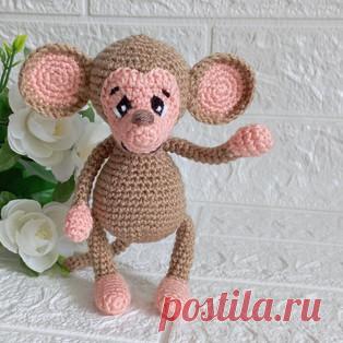 Обезьянка амигуруми. Схемы и описания для вязания игрушек крючком! Бесплатный мастер-класс от Натальи Лариной по вязанию обезьянки крючком. Высота вязаной игрушки примерно 15 см. Для изготовления такой обезьяны автор…