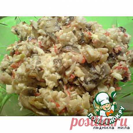 Салат с жареными крабовыми палочками и грибами - кулинарный рецепт