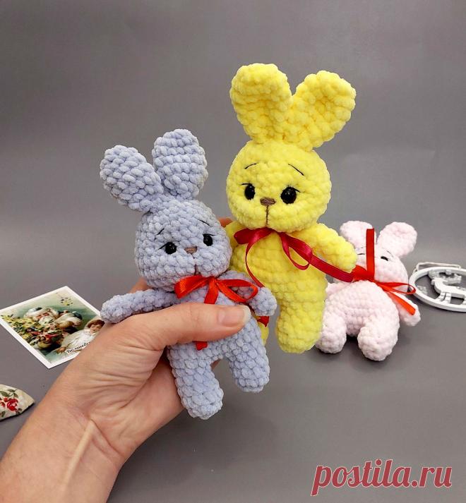 PDF Мини Зайка крючком. FREE crochet pattern; Аmigurumi toy patterns. Амигуруми схемы и описания на русском. Вязаные игрушки и поделки своими руками #amimore - маленький зайка из плюшевой пряжи, плюшевый заяц, зайчик, кролик, зайчонок, крольчонок.