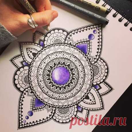 Wonderful mandala by @kat_dunlop 💜💜💜
.
.
.

#mandala #mandalaart #zenmandala #zentangle #mandaladesign #mandalatattoo #zen #art #zentangleart #nice #picture #cute #girl #draw #drawing #mandalas_nmb #blackandwhite #follow #zenart #night #danihoyos #saturday #mandalapassion #love #doodle #doodling #doodleart #doodlelove #henna