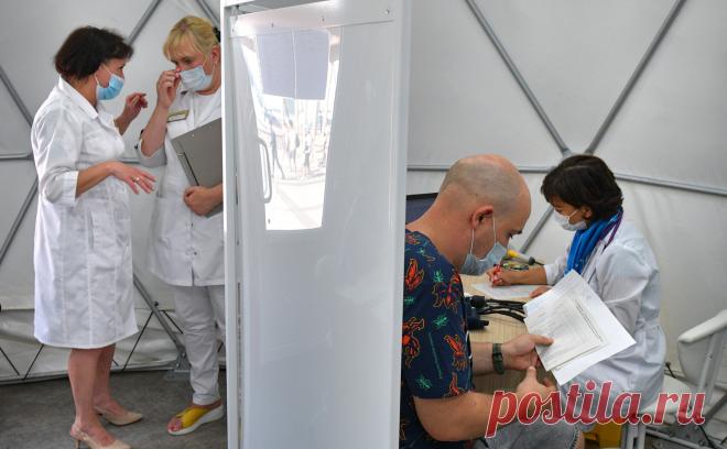 Эксперты оценили уровень образования не желающих делать прививки от COVID. Те, кто хорошо учились в школе, больше склонны делать прививку, чем троечники. С ухудшением качества оценок в школьных аттестатах граждан увеличивается число противников прививок