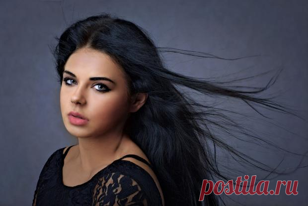 День брюнеток 28 мая: 10 красавиц с темными волосами, которыми восхищается весь мир
