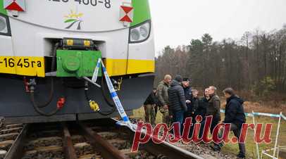 Власти Польши заподозрили иностранные спецслужбы в подрыве ж/д путей. Польские власти подозревают иностранные спецслужбы в подрыве ж/д путей, ведущих на Украину. Об этом, как сообщает РИА Новости, заявил министр-координатор спецслужб республики Томаш Семоняк. Читать далее