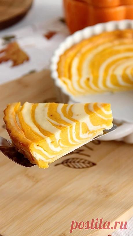 Творожно-тыквенная запеканка.

Готовим пюре.Лучше всего для десертов подходит сорт баттернат.
Тыкву разрезаем вдоль,вычищаем семечки.Для удобства каждую половинку,можно разрезать.Противень застилаем фольгой или пергаментом.Тыкву кладем на противень кожурой вверх,добавляем совсем немного водички,так плеснули легонько и все)Чтобы тыква не пересохла и  накрываем фольгой.В духовку 200 гр 40-50 минут.Если тыква большая,времени может понадобиться побольше.Проверяем готовность но...