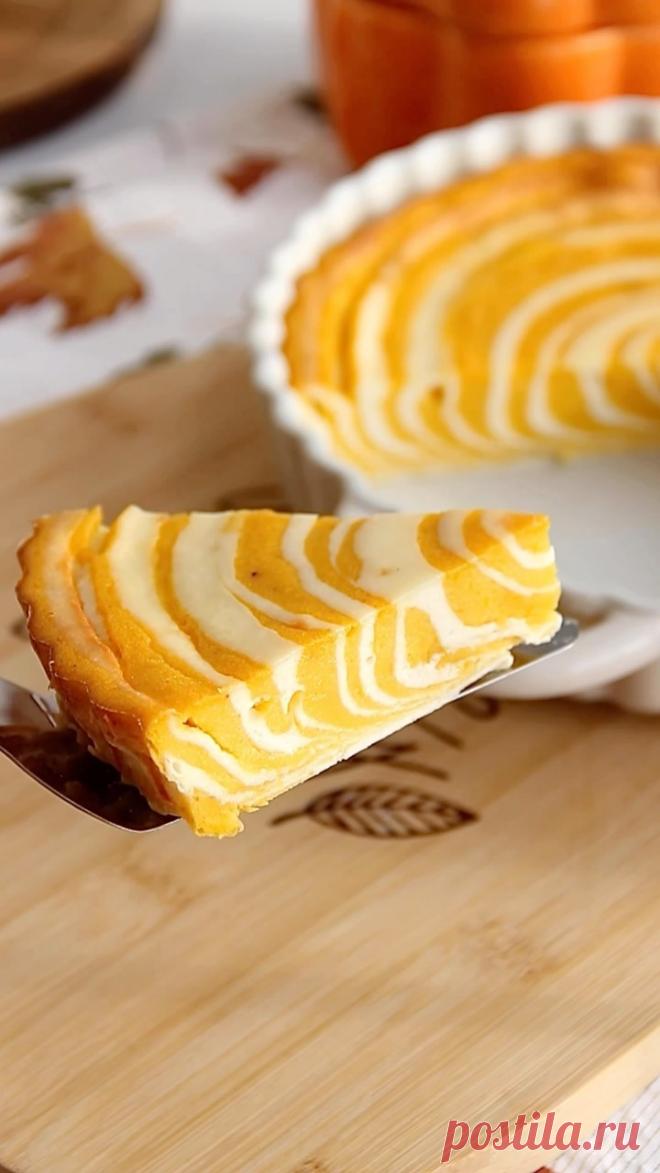 Творожно-тыквенная запеканка.

Готовим пюре.Лучше всего для десертов подходит сорт баттернат.
Тыкву разрезаем вдоль,вычищаем семечки.Для удобства каждую половинку,можно разрезать.Противень застилаем фольгой или пергаментом.Тыкву кладем на противень кожурой вверх,добавляем совсем немного водички,так плеснули легонько и все)Чтобы тыква не пересохла и  накрываем фольгой.В духовку 200 гр 40-50 минут.Если тыква большая,времени может понадобиться побольше.Проверяем готовность но...