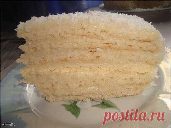 Торт Рафаэлло. Мягкий и очень вкусный.
2 яйца и 1 стакан сахара взбить, добавить 200 гр творога, добавить 1 ч.л. соды, ½ ч.л. соли, 1 стакан муки, взбить, добавить 2-ой стакан муки, перемешать ложкой.
Разделить тесто на 8 комочков, поставить на 1 час в холодильник.
КРЕМ:
2 яйца, 1 стакан сахара смешать, добавить 1,5 ст.л. муки, 400-500 мл. молока, все взбить, поставить на огонь. Помешивая, довести до кипения, сразу снять с огня, добавить 200 гр. сливочного масла, перемешать.
Коржики выпекать нес