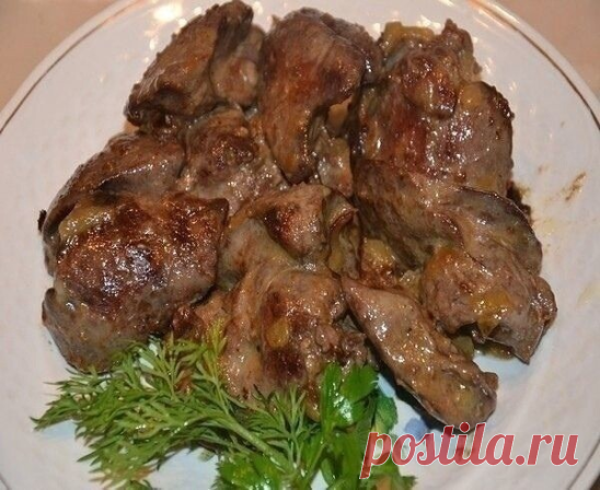 Нежная, мягкая, каждый кусочек просто тает во рту!🥰
Обязательно сохраняйте рецептик!

ПЕЧЕНЬ ЖАРЕНАЯ С ЛУКОМ!  
 
Ингредиенты: 
600 г говяжьей печени 
1 яйцо 
3 зубчика чеснока 
1 ч. л. сахара 
1 ч. л. соли (без горки) 
0,5 ч. л. соды 
1 луковица 
масло растительное для жарки 
мука кукурузная для панировки 
 
Приготовление: 
 
Печень вымой, обсуши, удали пленку и нарежь крупными кусочками. 
Приготовь маринад: в миске взбей яйцо с солью, сахаром, содой и чесноком, пропущен...