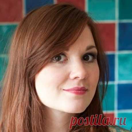 Виктория Гласс Виктория-лондонский кулинарный писатель и разработчик рецептов. Она была первым Гастрономическим писателем Музея Роальда Даля в Резиденции и написала