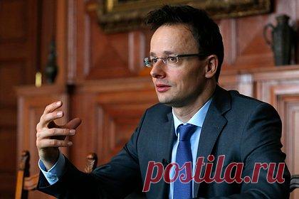 Глава МИД Венгрии призвал ЕС не смотреть на Украину и марсиан. Венгрия должна получить деньги из фондов ЕС вне зависимости от решения о снятии или удержании вето по вопросам макрофинансирования Украины. Об этом заявил глава венгерского МИД Петер Сийярто. «Деньги из ЕС Венгрии положены, независимо от Украины, положения Луны или марсиан», — заключил он.