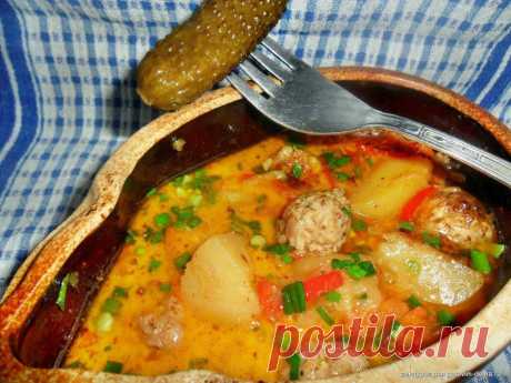 Рагу в горшочках из фрикаделек, с овощами и сливками..