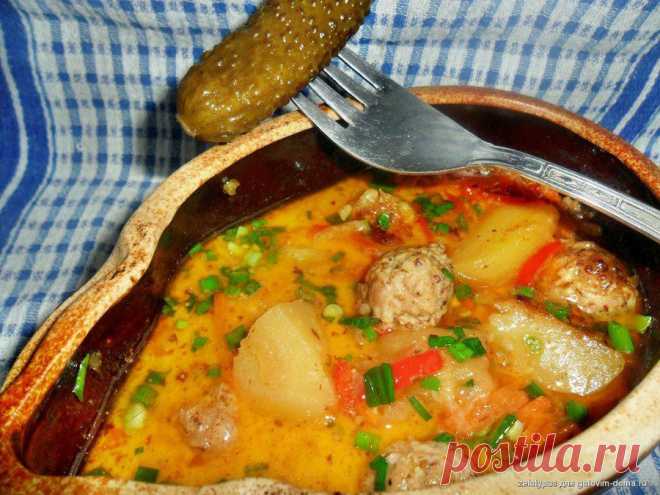 Рагу в горшочках из фрикаделек, с овощами и сливками..