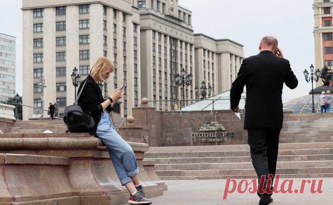 Правительство поручило внести поправки по изменению налогов в Госдуму. Ранее Минфин разработал пакет поправок, который затронет НДФЛ, НДПИ, УСН и налог на прибыль организаций. Минфин оценил, что от предложенных налоговых изменений дополнительные доходы бюджетов составят 2,6 трлн руб. в 2025 году
